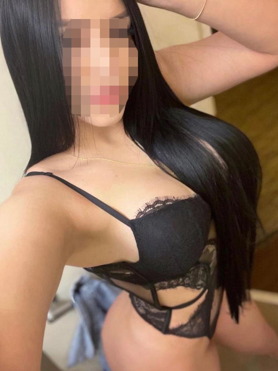 diana-freches-luder-im-love-haus-6925f5e408afb6-94364768-6925f5e41f5ee440762957